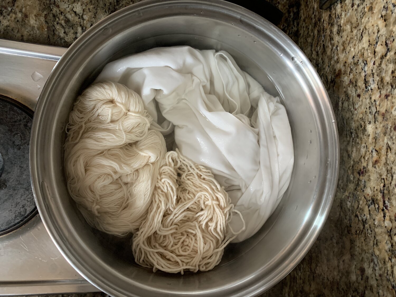 DIY Natural Avocado Dye - Natural Dyeing Yarn with Avocado 